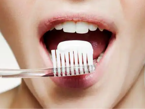 上了年紀的老年人如何刷牙？